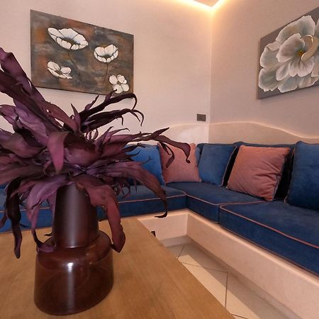 The Rock Luxury Homes Mesaria Exteriér fotografie