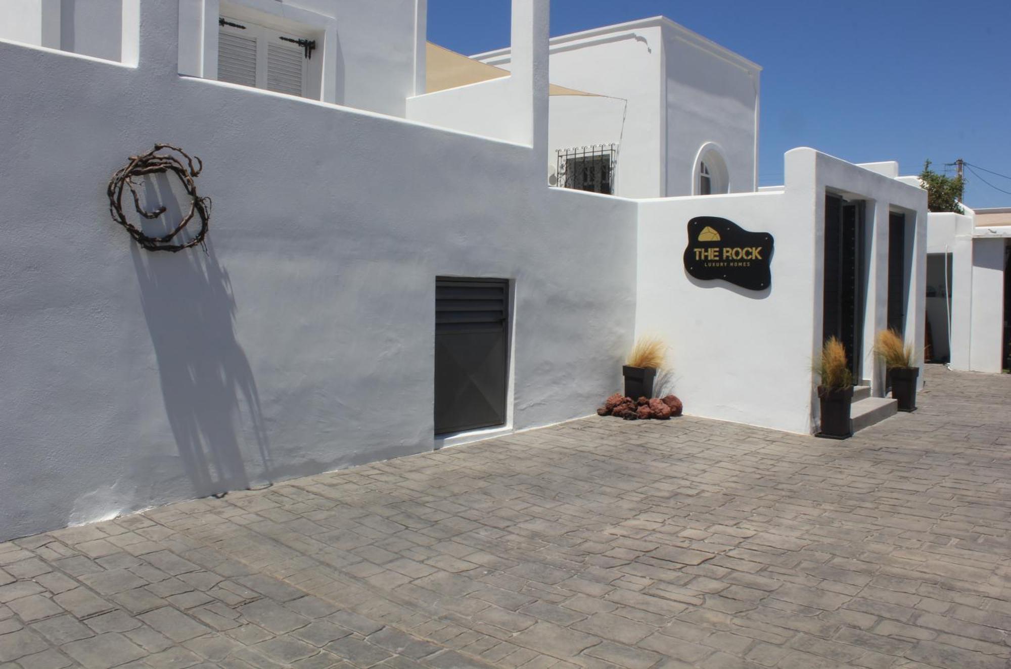 The Rock Luxury Homes Mesaria Exteriér fotografie