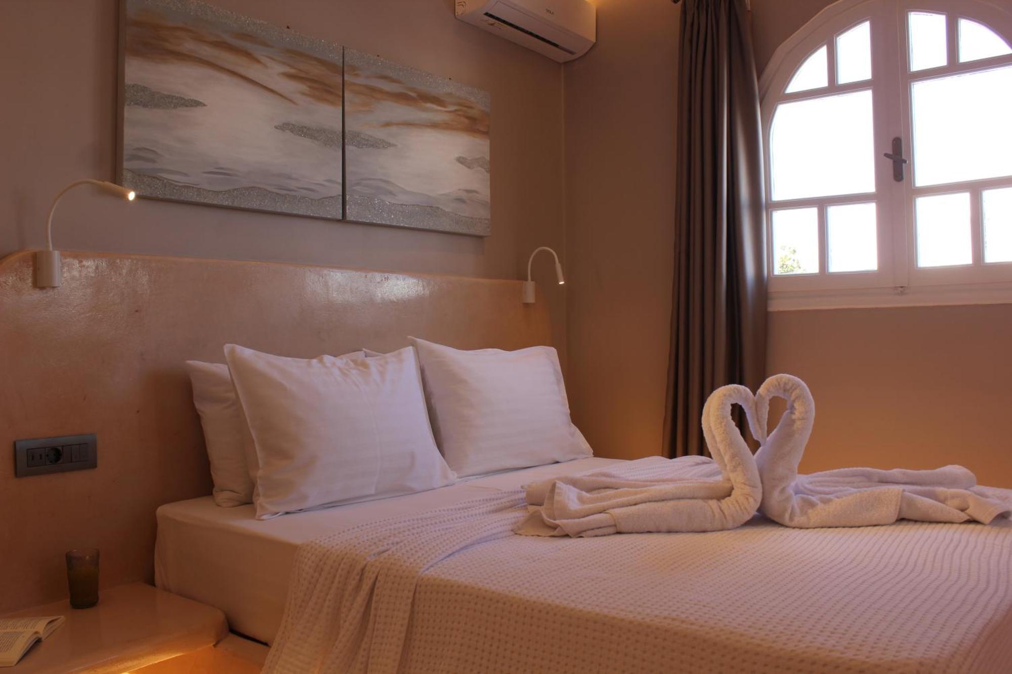 The Rock Luxury Homes Mesaria Exteriér fotografie