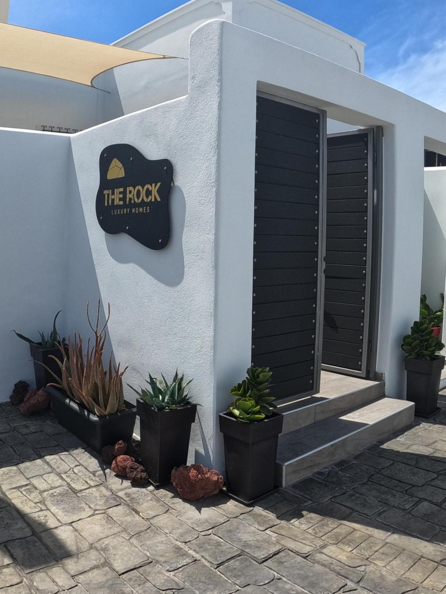 The Rock Luxury Homes Mesaria Exteriér fotografie
